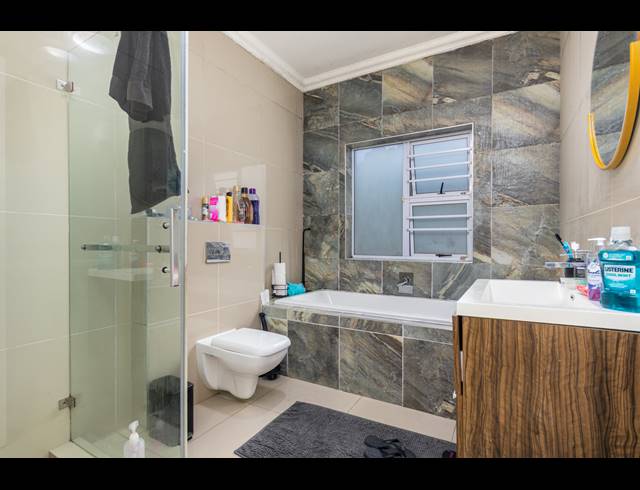 3 BEDROOM FREEHOLD TO LET IN PARKLANDS NORTH